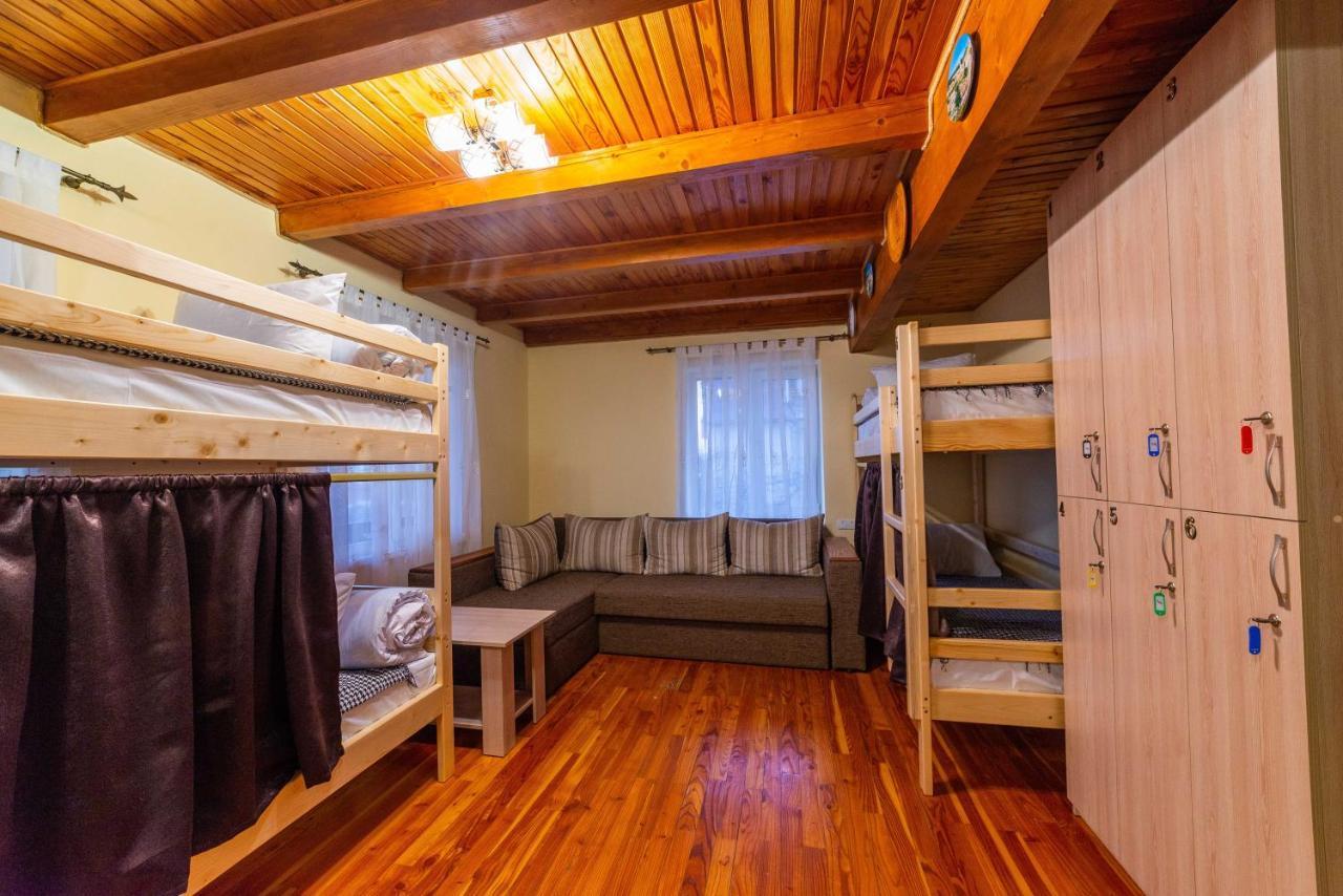 Хостел Галіція Kolomiya Exterior photo